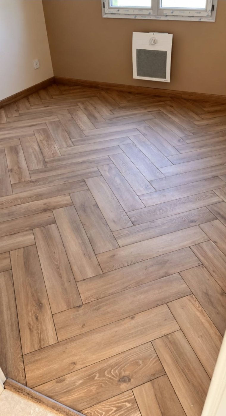 Parquet stratifié posé en chevrons